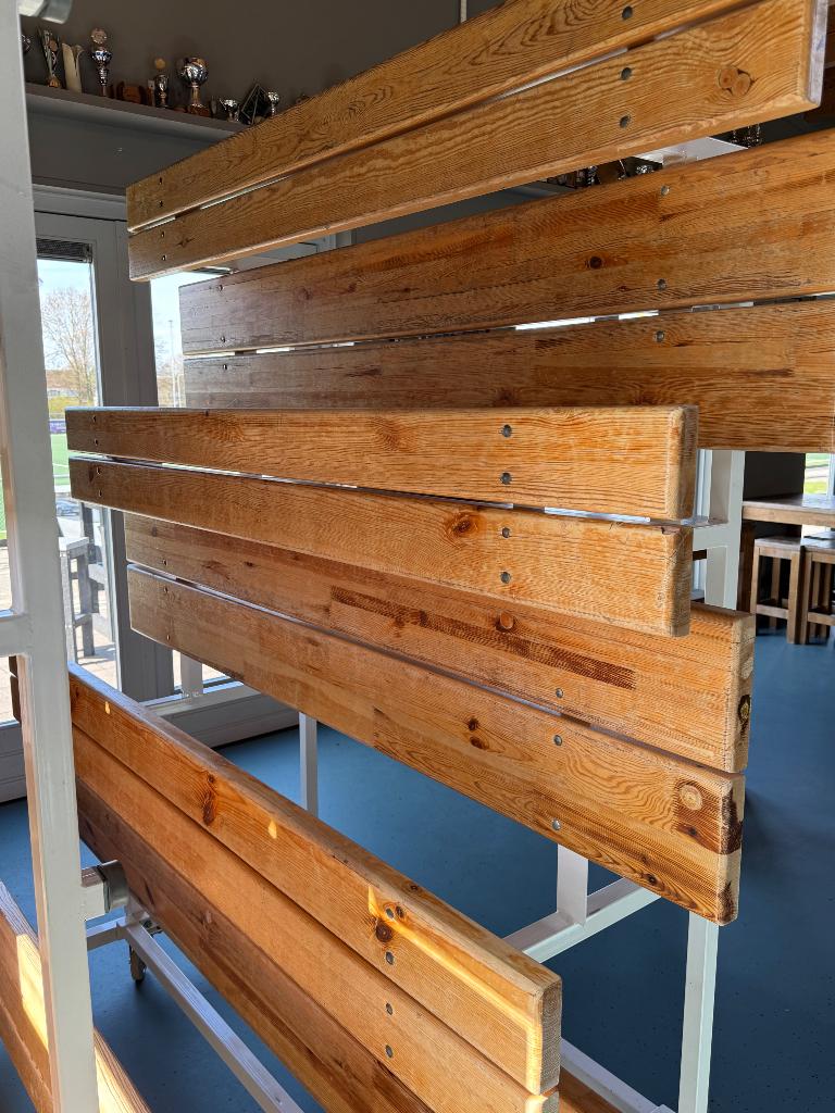 Twee Tribunes - Schelde Sports, Ophalen, Zo goed als nieuw, Overige