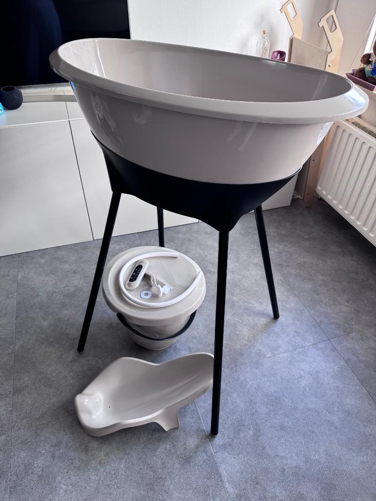 Luma bad beige en zwart inclusief baby inzet en luieremmer, Ophalen, Gebruikt, Badje, Overige merken
