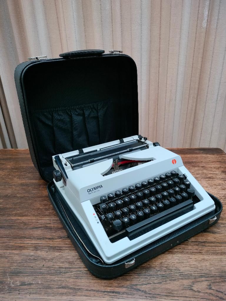 Typemachine OLYMPIA Regina de Luxe. Jaar 1980., Diversen, Typemachines, Ophalen of Verzenden, Gebruikt