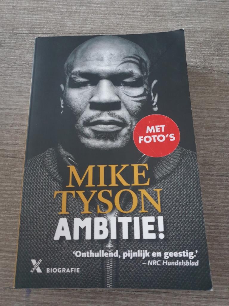 Mike Tyson - Ambitie! Biografie met foto's, Ophalen of Verzenden, Gelezen, Mike Tyson, Sport