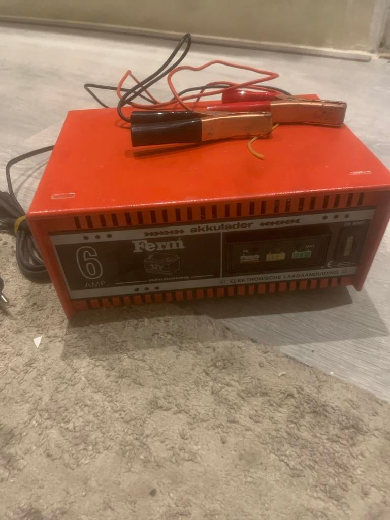 Ferm Acculader 6 AMP - Elektronische Laadaanduiding, Auto-onderdelen, Accu's en Toebehoren, Ophalen, Gebruikt, Universele onderdelen