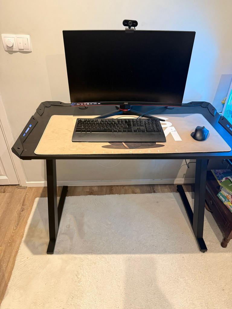 Gaming bureau en gaming monitor AOC 27 inch  240Hz, Computers en Software, Monitoren, Gaming, Kantelbaar, Full HD, Zo goed als nieuw