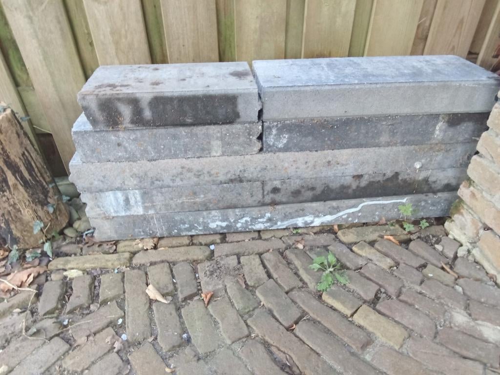 GRATIS Betonbanden Opsluitbanden 8 cm dik, Ophalen, 100 tot 200 cm, Overige typen, Minder dan 25 cm