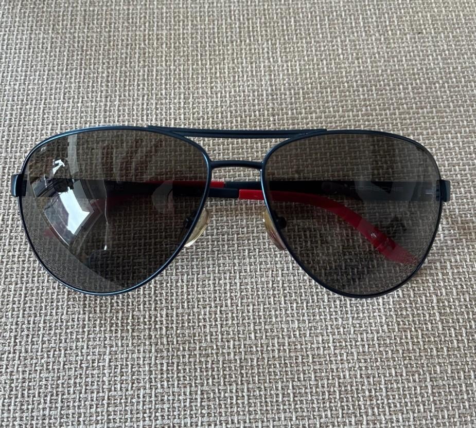 Origineel martini racing porsche zonnebril met koker en doos, Verzamelen, Sleutelhangers, Zo goed als nieuw, Merk, Ophalen of Verzenden