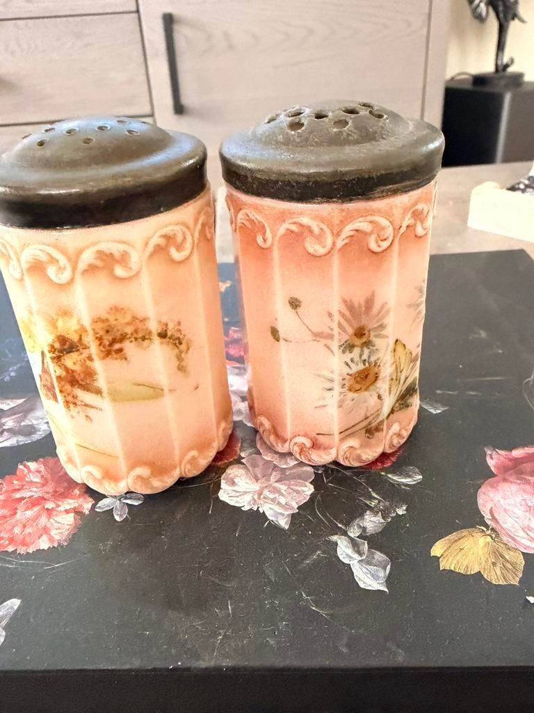 Antiek porselijne peper en zout stel, Ophalen