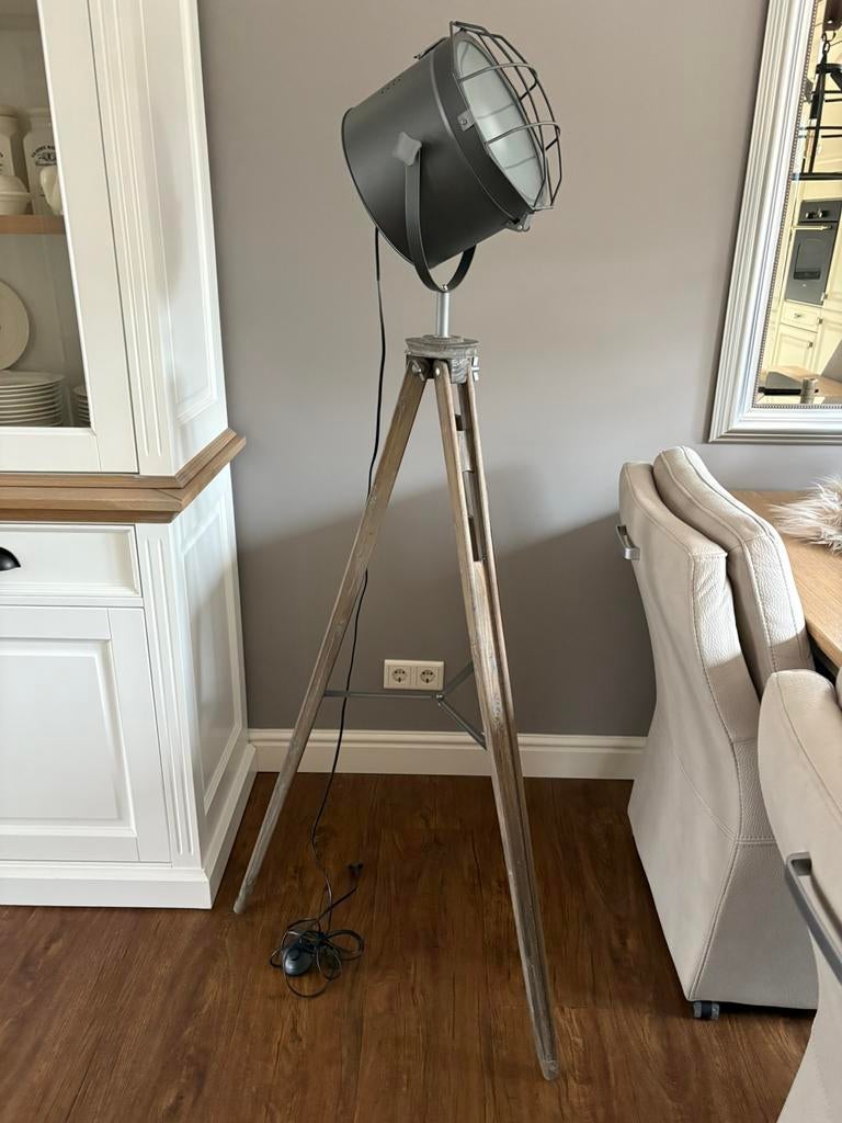 Driepoot vloerlamp ZGAN, Ophalen, Zo goed als nieuw