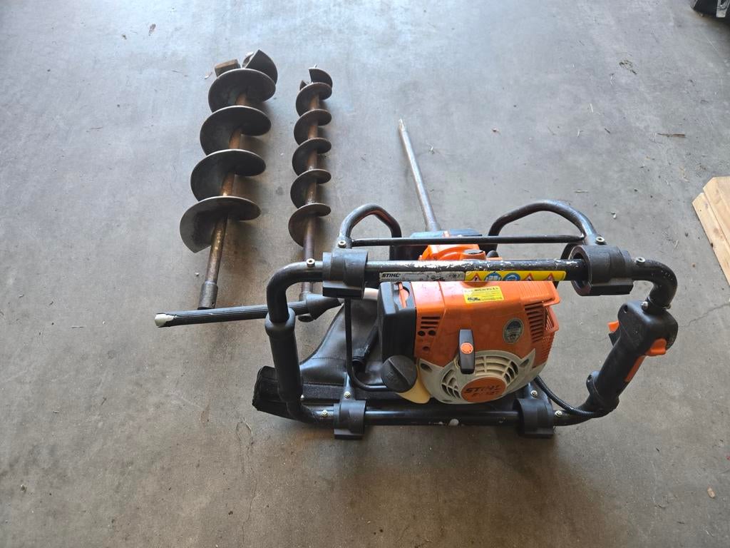 STIHL GRONDBOORMACHINE BT 121, Tuin en Terras, Hand-tuingereedschap, Ophalen, Zo goed als nieuw