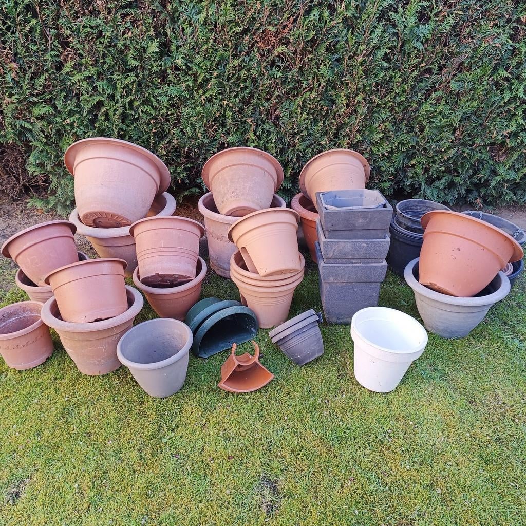Partij kunstof bloempotten terracotta/grijs, Ophalen, Kunststof, Gebruikt, Balkon