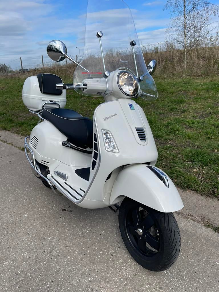 Vespa 300 GTS ie. Wit, Motoren, Motoren | Piaggio, Particulier, Scooter