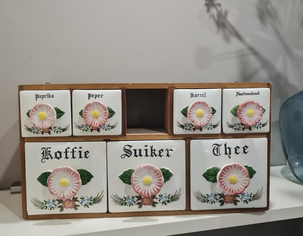 Antiek houten/porseleinen kruidenkastje, Ophalen