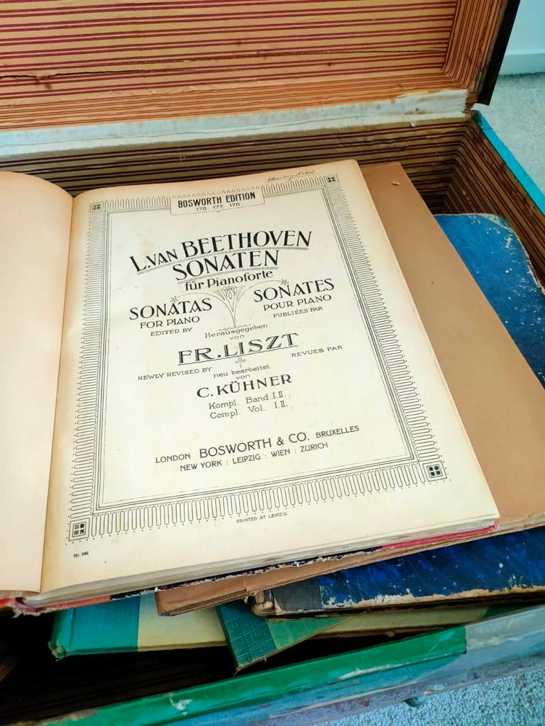 Schatkist vol bladmuziek, Ophalen