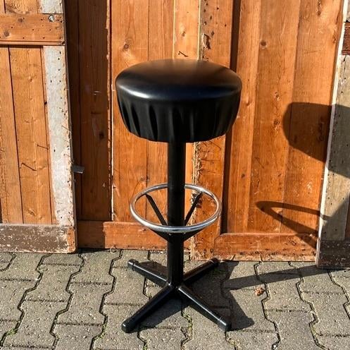 Kruk barkruk vintage metaal voet skai bekleding zwart, Gebruikt, 60 tot 90 cm, Ophalen of Verzenden, 1 kruk