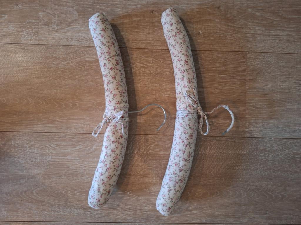 2 brocante kledinghangers Clayre & Eef, Ophalen of Verzenden, Gebruikt, Overige materialen