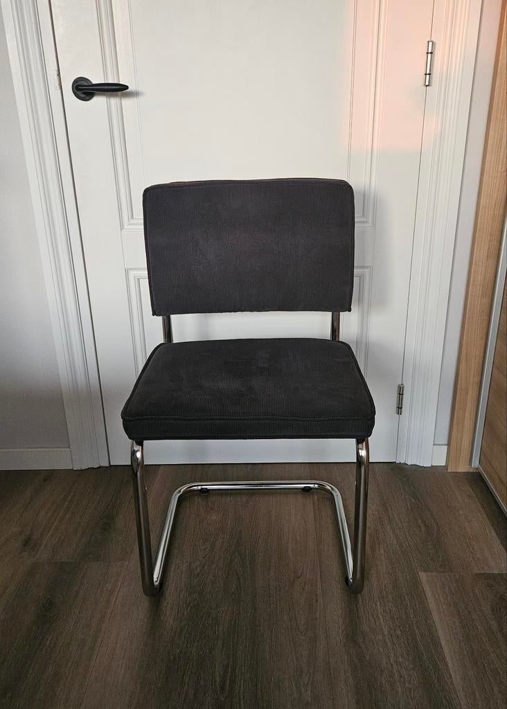 Zuiver Ridge Rib Eetkamerstoel - Zwart - Zo Goed Als Nieuw, Huis en Inrichting, Stoelen, Ophalen, Modern, Industrieel, Zwart, Zo goed als nieuw