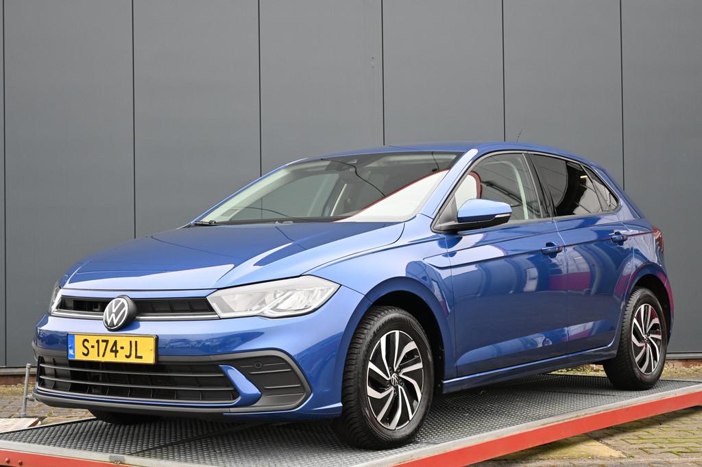 Volkswagen Polo 1.0 TSI Life automaat (bj 2023), Stof, Gebruikt, Blauw, 49 €/maand