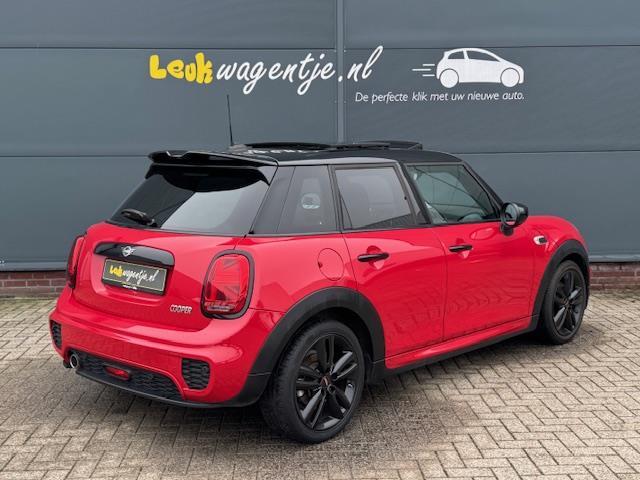 Mini Mini 1.5 Cooper Automaat 5-drs *JCW-pakket *schuifdak, Auto's, 136 pk, Gebruikt, Zwart, Leder