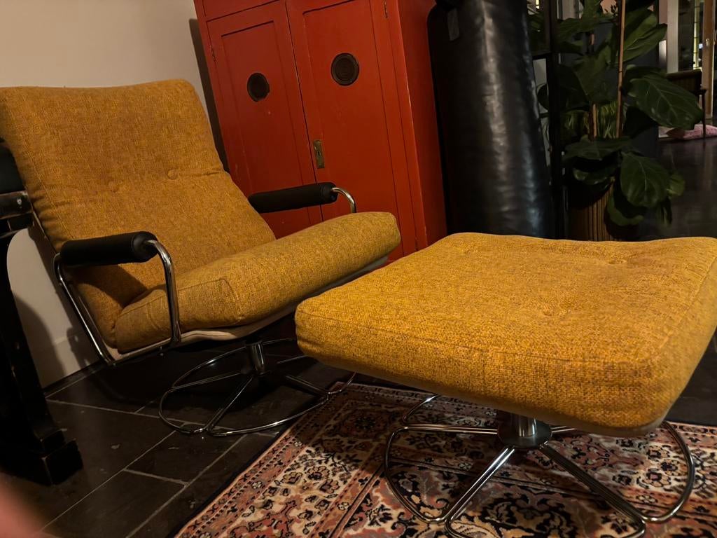 Vintage design Bouvrie  fauteuil met hocker geel oker, Ophalen, Leer, 75 tot 100 cm, Zo goed als nieuw
