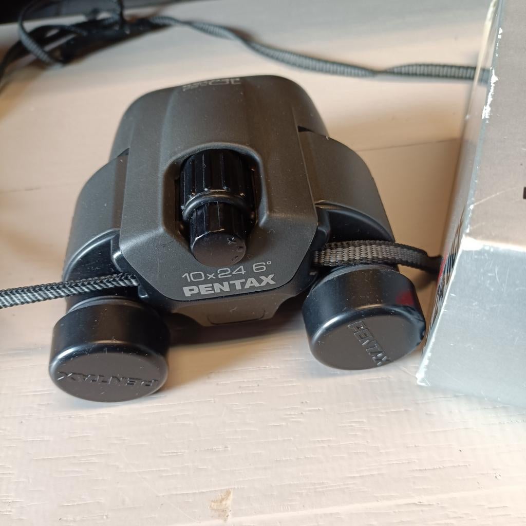 Pentax 10x24 UCF Verrekijker - Compact en Krachtig, Audio, Tv en Foto, Optische apparatuur | Verrekijkers, Gebruikt, Dakkant (recht)