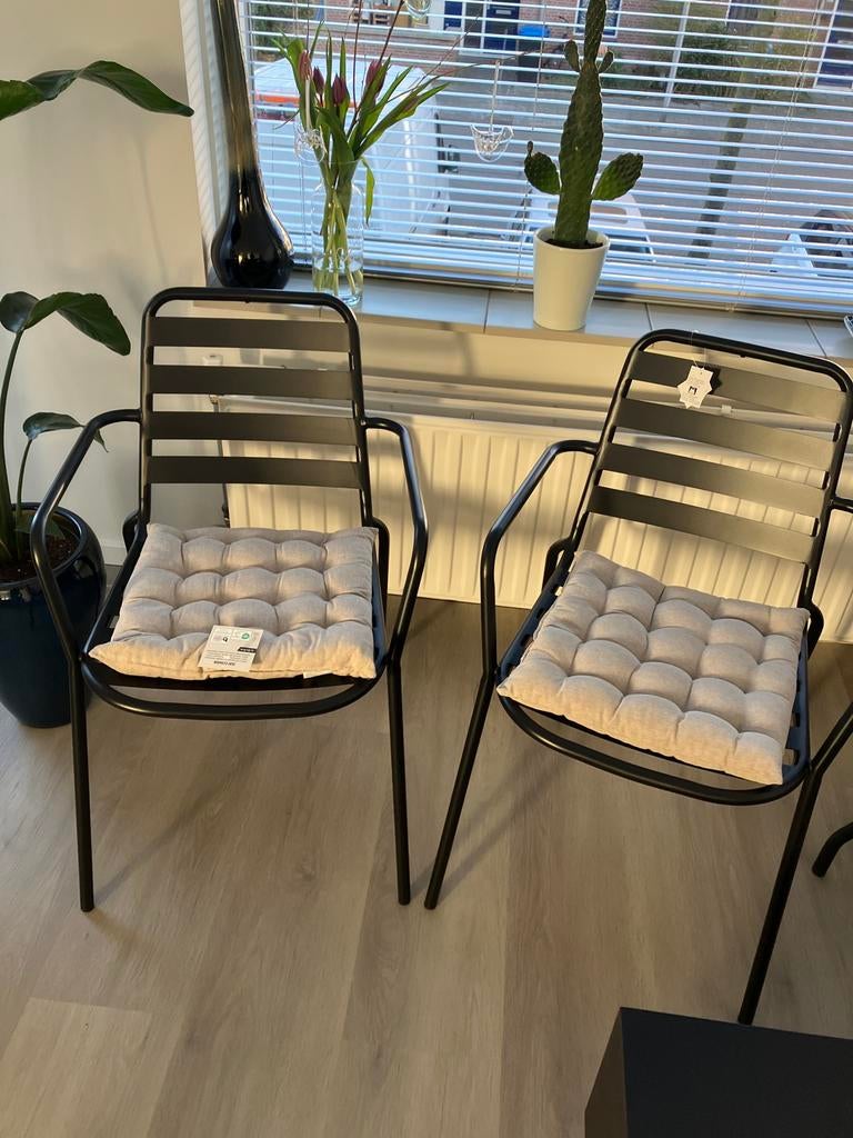 2 Tuinstoelen zwart stapelbaar, Tuin en Terras, Tuinstoelen, Ophalen, Zo goed als nieuw, Metaal, Stapelbaar