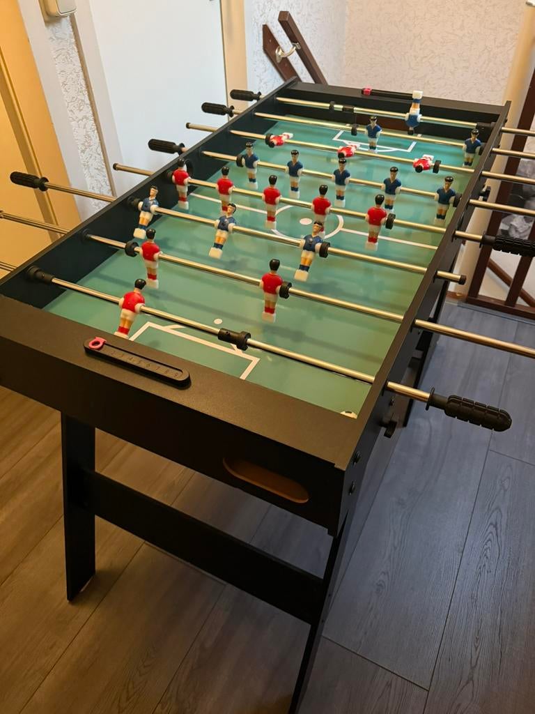 Voetbaltafel voor kinderen inclusief 2 ballen, Ophalen, Gebruikt