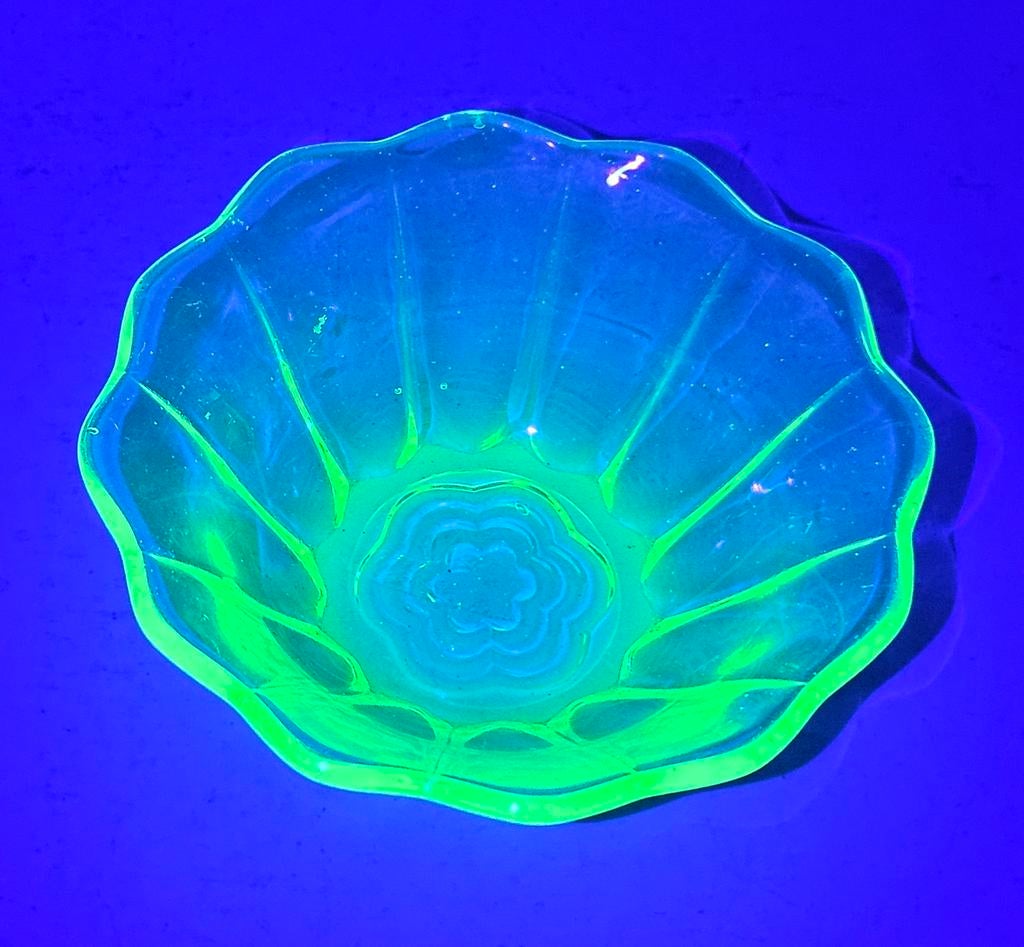 Uranium glas schaaltje, Antiek en Kunst, Antiek | Glas en Kristal, Ophalen of Verzenden
