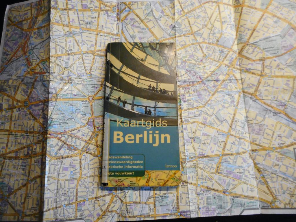 Lannoo's kaartgids Berlijn met grote plattegrond, Europa, Ophalen of Verzenden, Reisgids of -boek, Lannoo