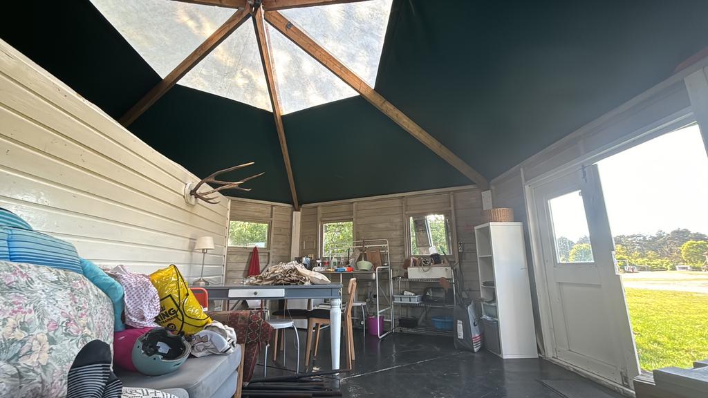 Slingerland tenthuisje + zeecontainer, Ophalen, Gebruikt, 3 ramen of meer, 250 tot 500 cm