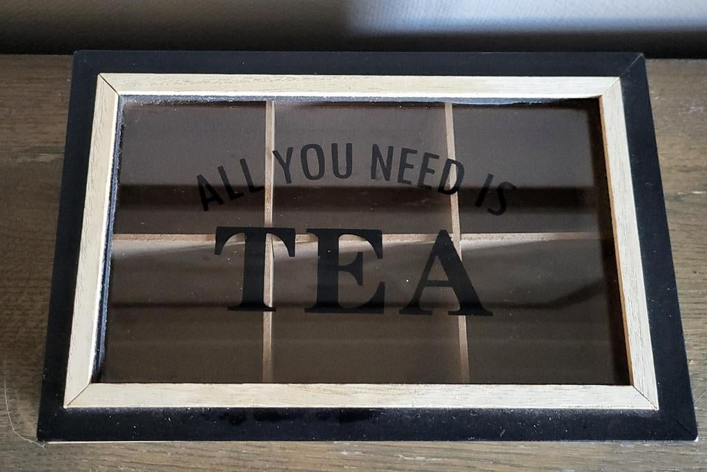 Theedoos met tekst 'All you need is TEA' in nette staat, Ophalen of Verzenden