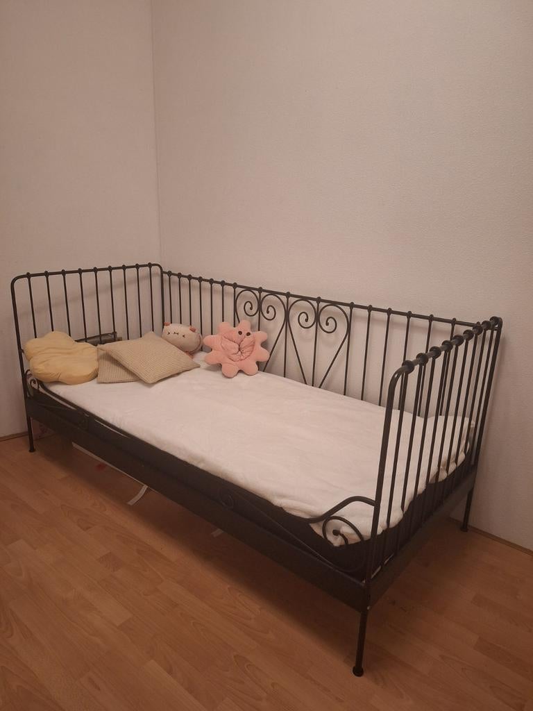 Te koop eenpersoons bed met matras kleur zwart maat 200x99, Ophalen of Verzenden, Zo goed als nieuw, 180 cm of meer, 85 tot 100 cm