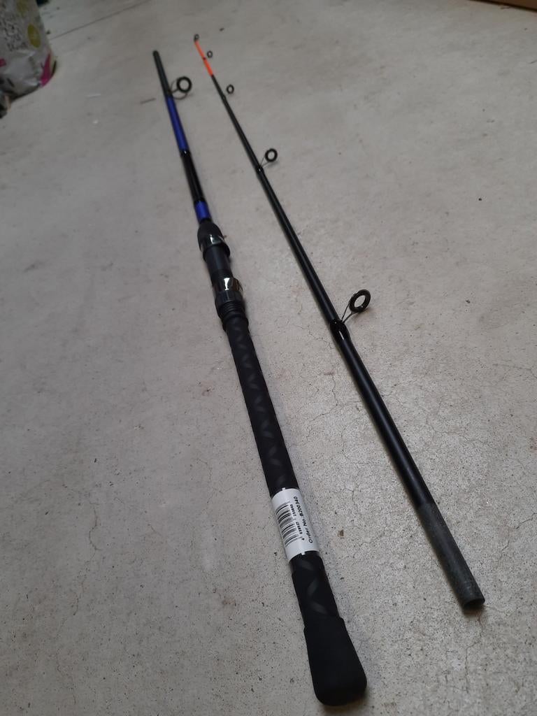 2x Saenger Skymaster pilk hengel 2.40m 140gram, Duitsland, Werphengel, Nieuw, Ophalen of Verzenden