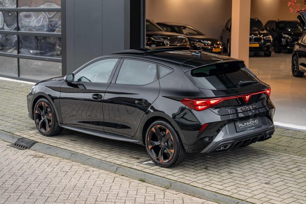 CUPRA Leon 1.5 TSI e-Hybrid Business |Pano|Sfeer|Keyless|Cam, Zwart, 4 cilinders, Leon, Leder en Stof