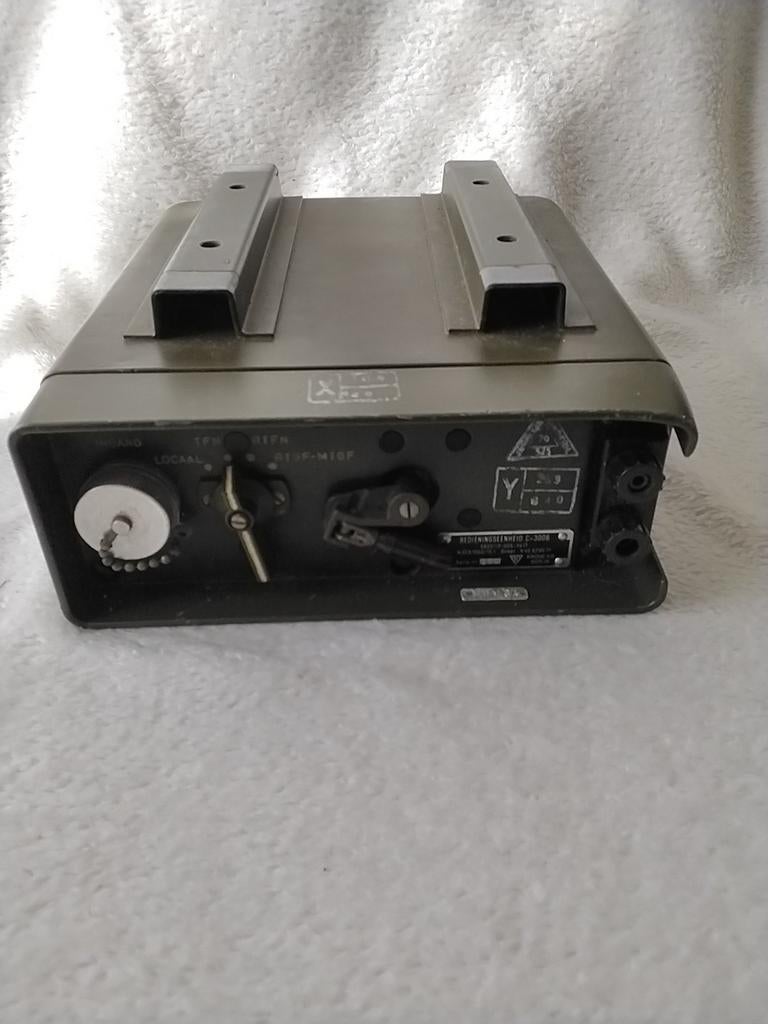 Oude militaire telefoon, Ophalen