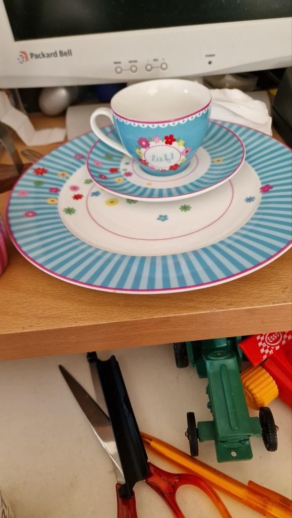 Prachtige lief  bord kop en schotel en+ mok blond Amsterdam, Blond Amsterdam, Nieuw, Ophalen of Verzenden, Kop(pen) en/of Schotel(s)