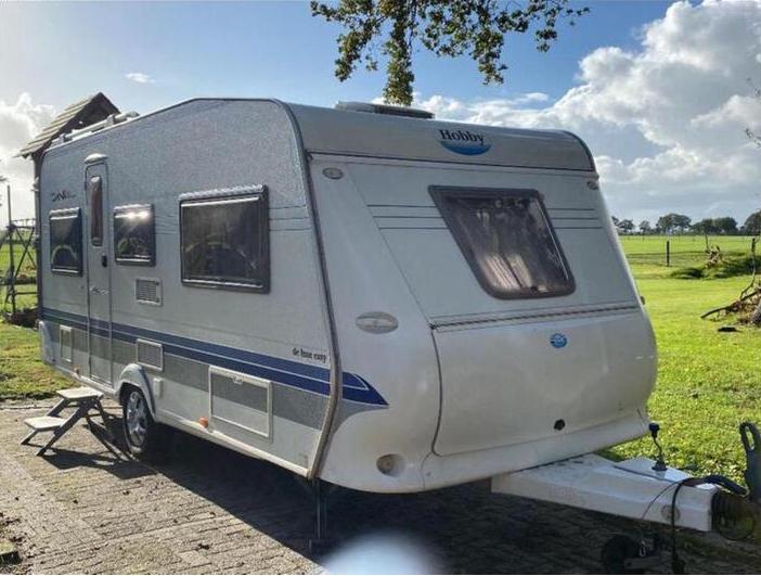 Hobby 495 UL caravan met voortent en luifel, 2 aparte bedden, Schokbreker, Hobby, Particulier