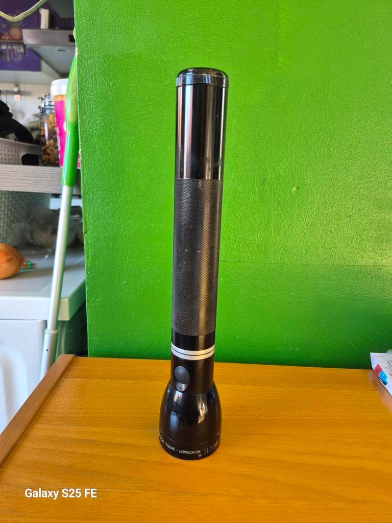 Maglite zaklamp, Ophalen, Batterij