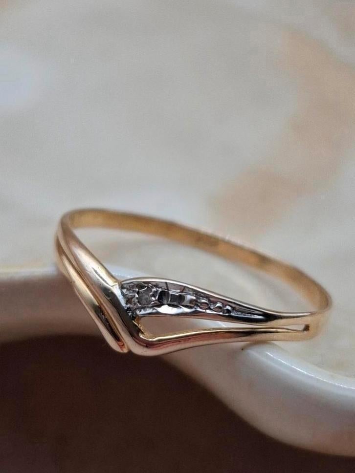 Fantasie V ring 8 karaat goud 8k 18.0 mm incl. verzenden, 18 tot 19, Verzenden, Zo goed als nieuw, Dame