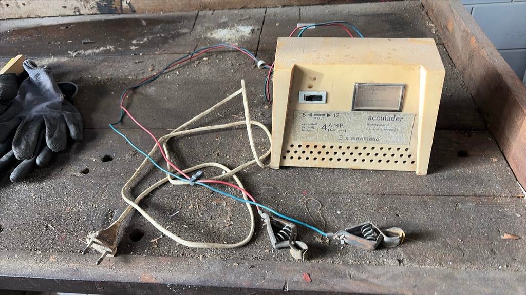 Antieke acculader 6 en 12v, Ophalen