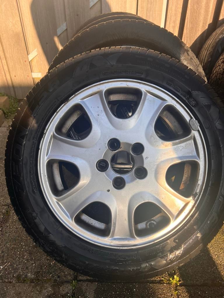 2 x 4 Volvo 16 inch velgen naaf 65.1 mm, Ophalen, Gebruikt, 16 inch, Banden en Velgen