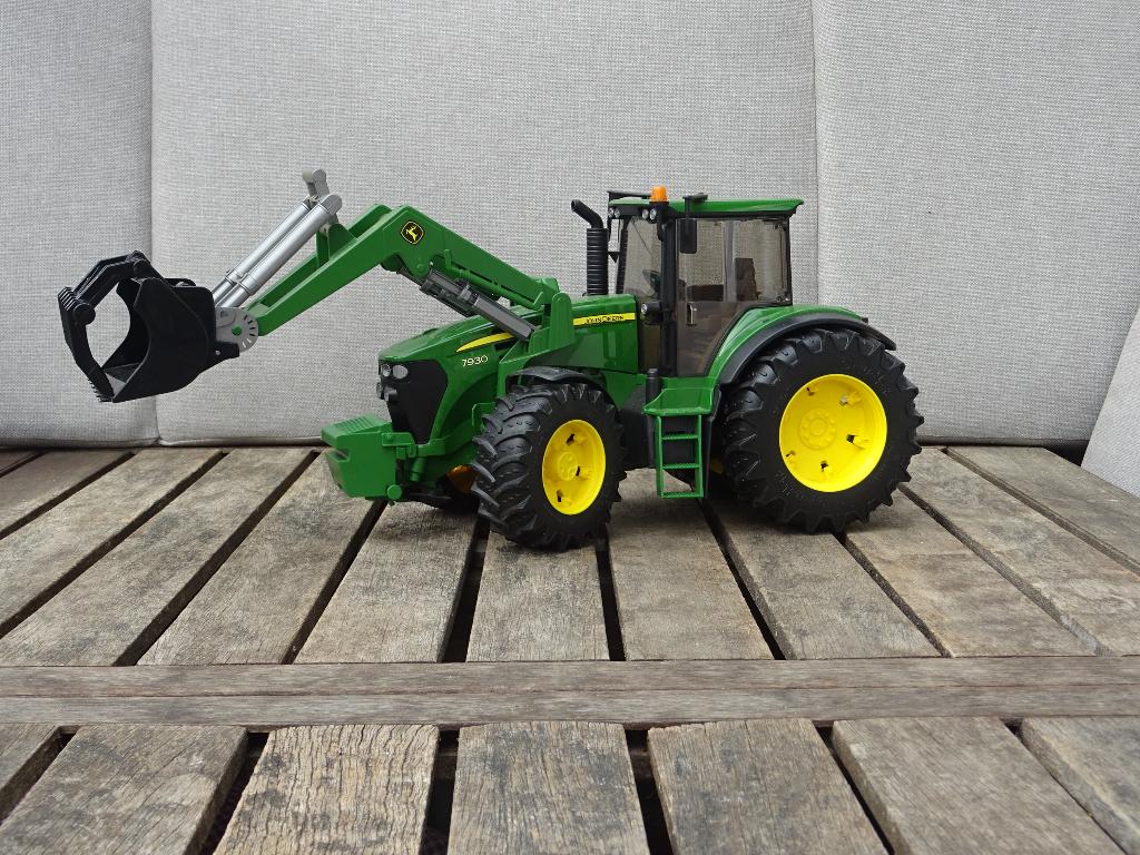 Bruder John Deere ex-vitrine - nooit mee gespeeld, Ophalen of Verzenden, Nieuw