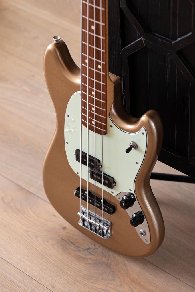 NIEUW - FENDER Mustang Bass Firemist Gold LIMITED EDITION, Ophalen, Nieuw, Elektrisch