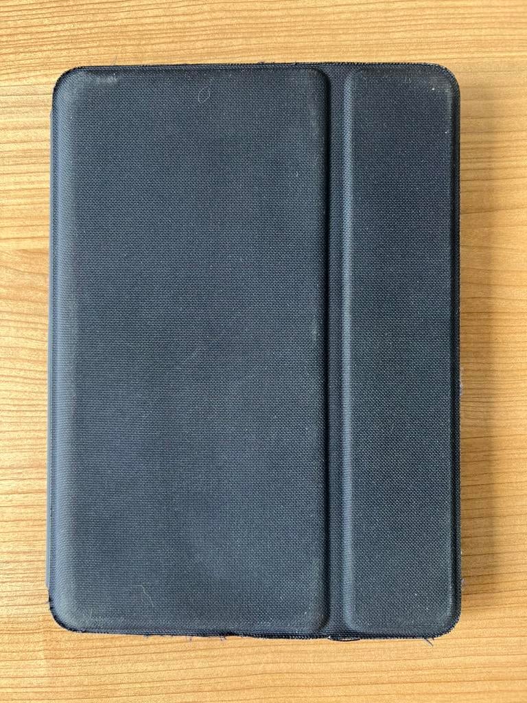 Logitech Rugged Combo 3 iPad Case 7,8,9e Generatie, 10 inch, 7e 8e en 9e generatie iPad 10,2 Inch, Gebruikt, Bescherming voor- en achterkant