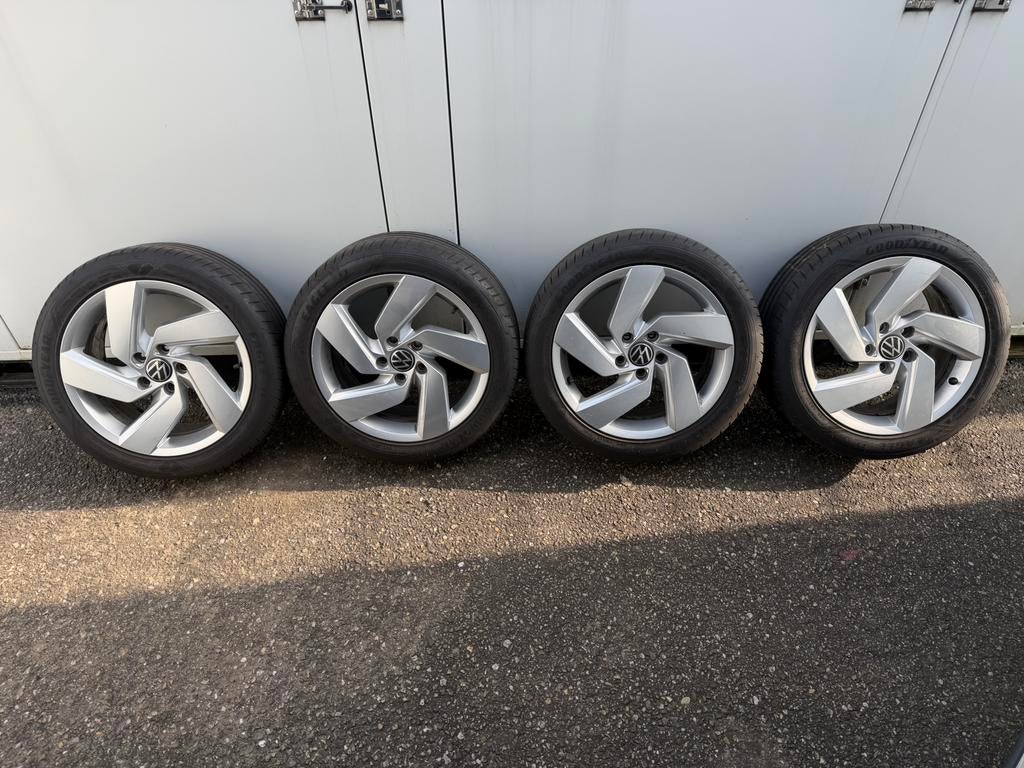 VW Golf GTI/GTD/GTE Velgen + Banden 225/45/17 zeer netjes, Ophalen, Gebruikt, VW, Banden en Velgen