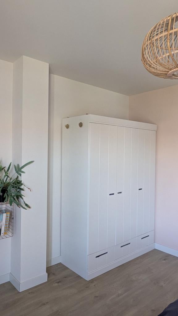 WOOOD kledingkast wit met hangdeel en planken, Huis en Inrichting, Kasten | Kledingkasten, Ophalen, Met deur(en), Gebruikt, Modern, functioneel