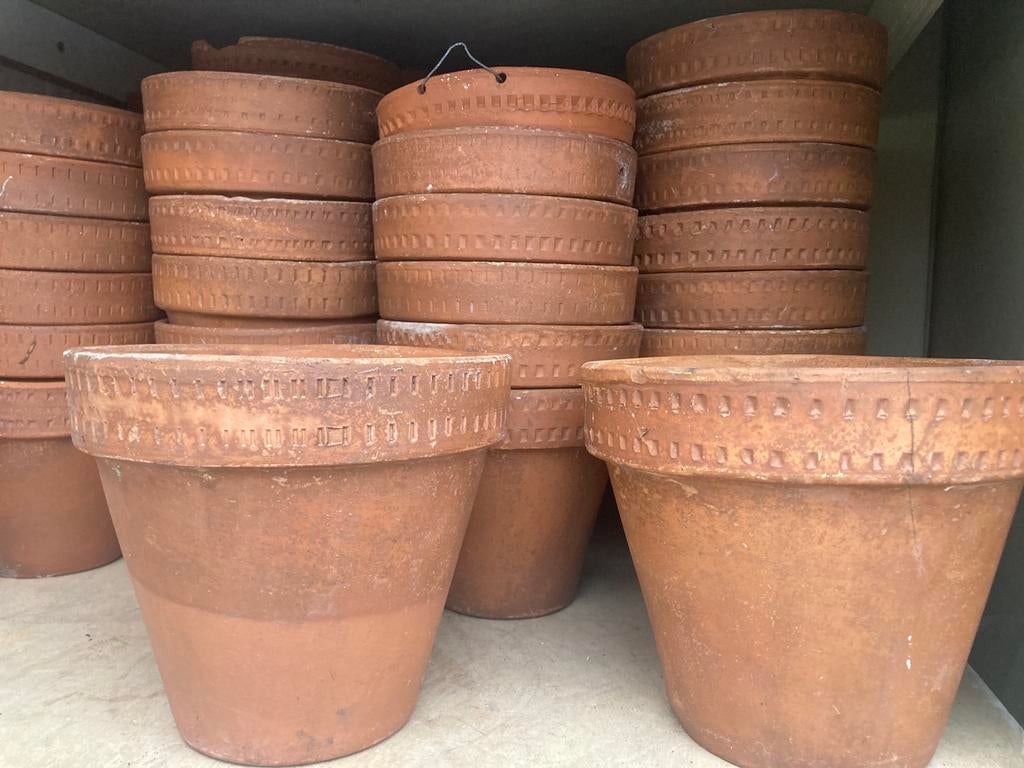 Bloempot terracotta muurbevestiging meer dan 100 stuks, Rond, Ophalen of Verzenden, Zo goed als nieuw, Minder dan 40 cm