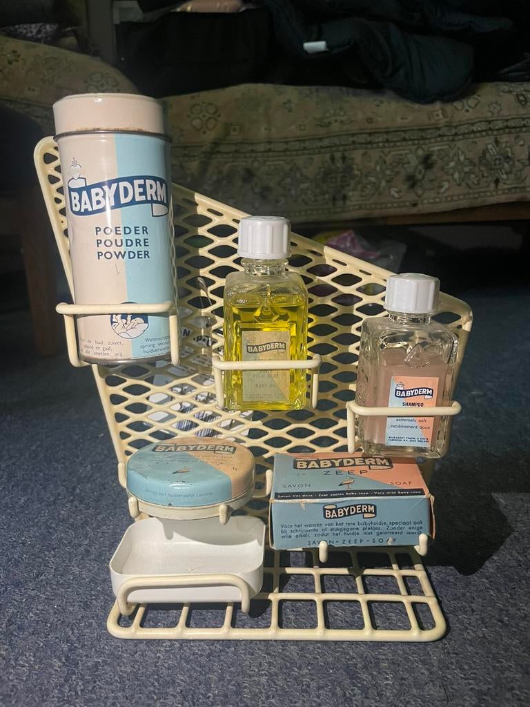 Vintage Babyderm babyverzorgingsset schuingeplaatst wandrek, Antiek en Kunst, Ophalen of Verzenden