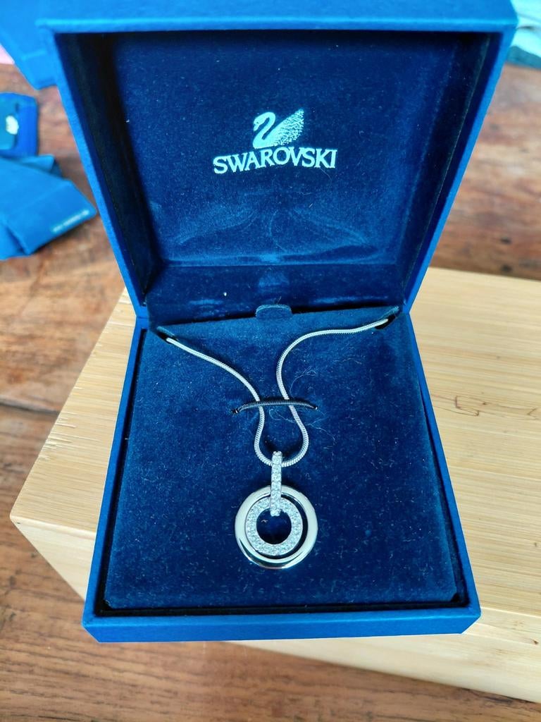 Nieuwe Swarovski hanger met ketting, Sieraden, Tassen en Uiterlijk, Kettinghangers, Overige voorstellingen, Glas of Kristal, Nieuw