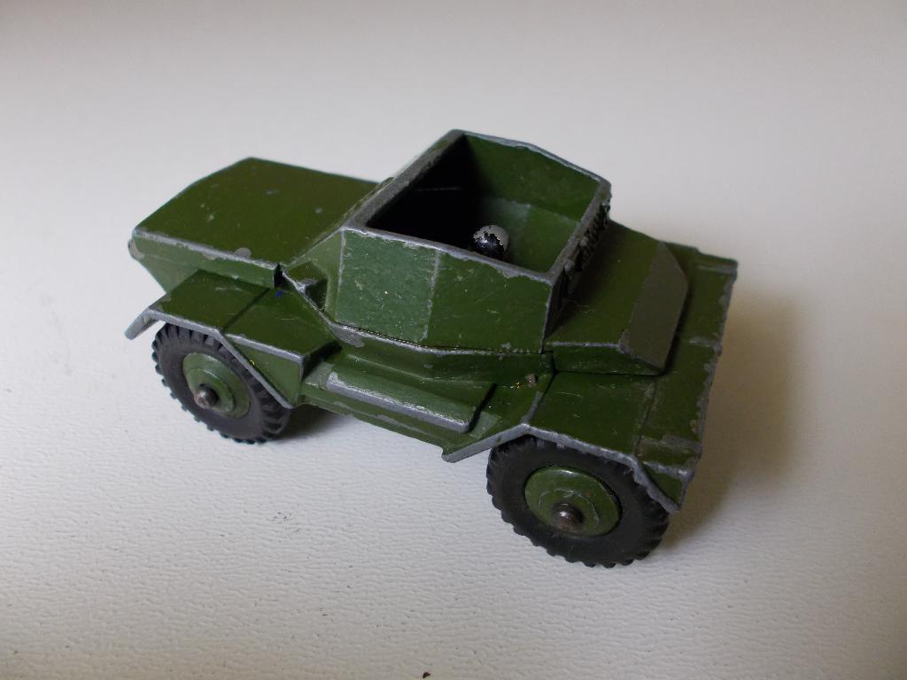 1954 Dinky Toys 673 SCOUT CAR + DRIVER! (-D-)