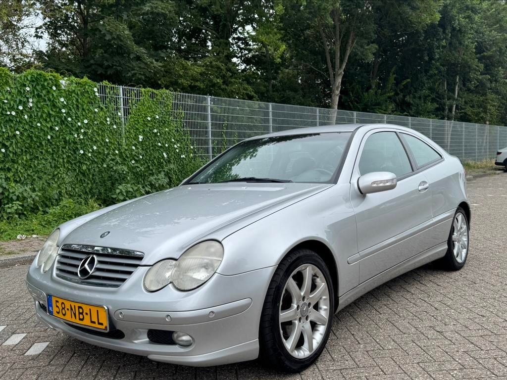 Mercedes-Benz C-Klasse 1.8 C180 Kompr Sportcoupe 2003 Grijs, Auto's, 74 €/maand, 4 stoelen, 1796 cc, Bedrijf