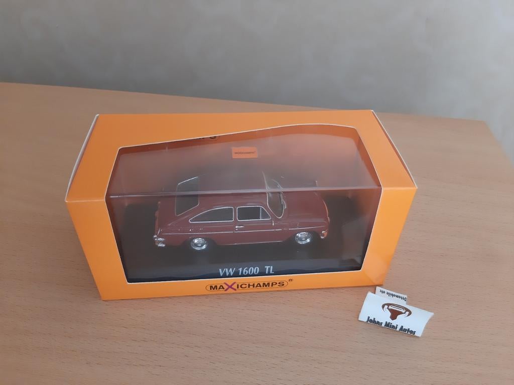 Volkswagen 1600 TL 1966 in rood van Maxichamps 1:43, Overige merken, Auto, Nieuw, Ophalen of Verzenden