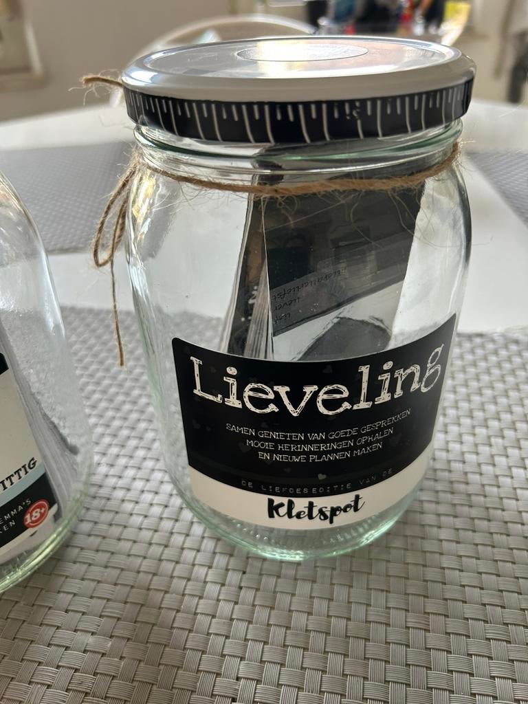 Spelletjes 2 potten prijzen 5 euro, Ophalen of Verzenden, Zo goed als nieuw, Speelkaart(en)